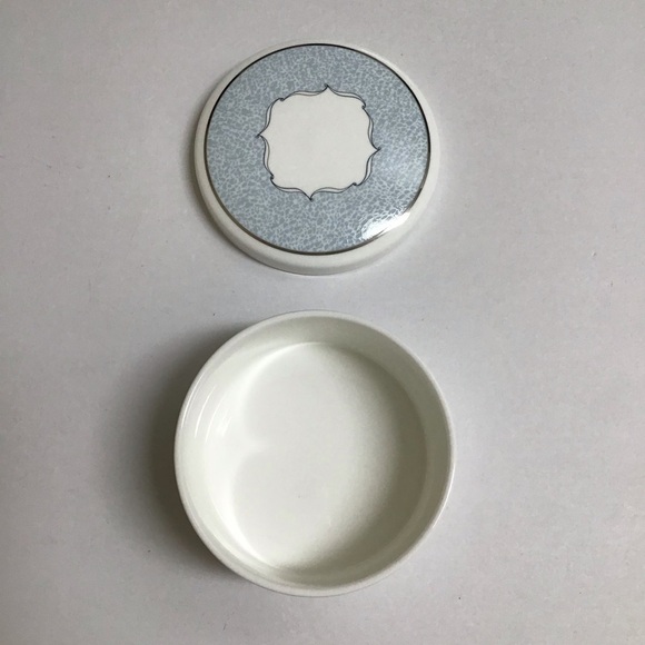 Wedgwood Porcelain Powder Box VENICE Trinket Jewelry Signed Vanity Boudoir Round - Picture 15 of 16